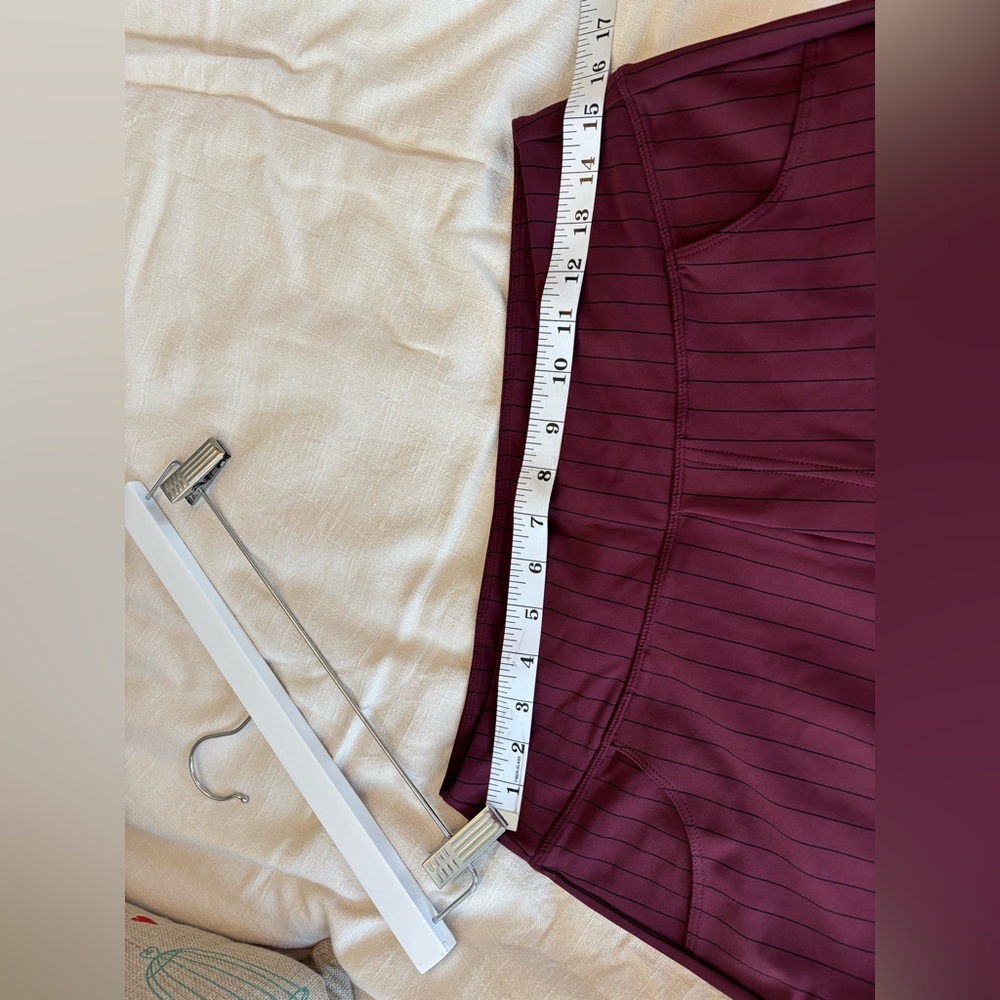 HALARA NWT large women’s Burgundy Pinstripe Ponte Pants 7/8 length - Picture 4 of 7